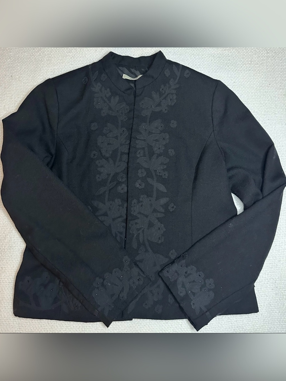 Liz Claiborne Women's Black Wool Embroidered
Floral Blazer 10